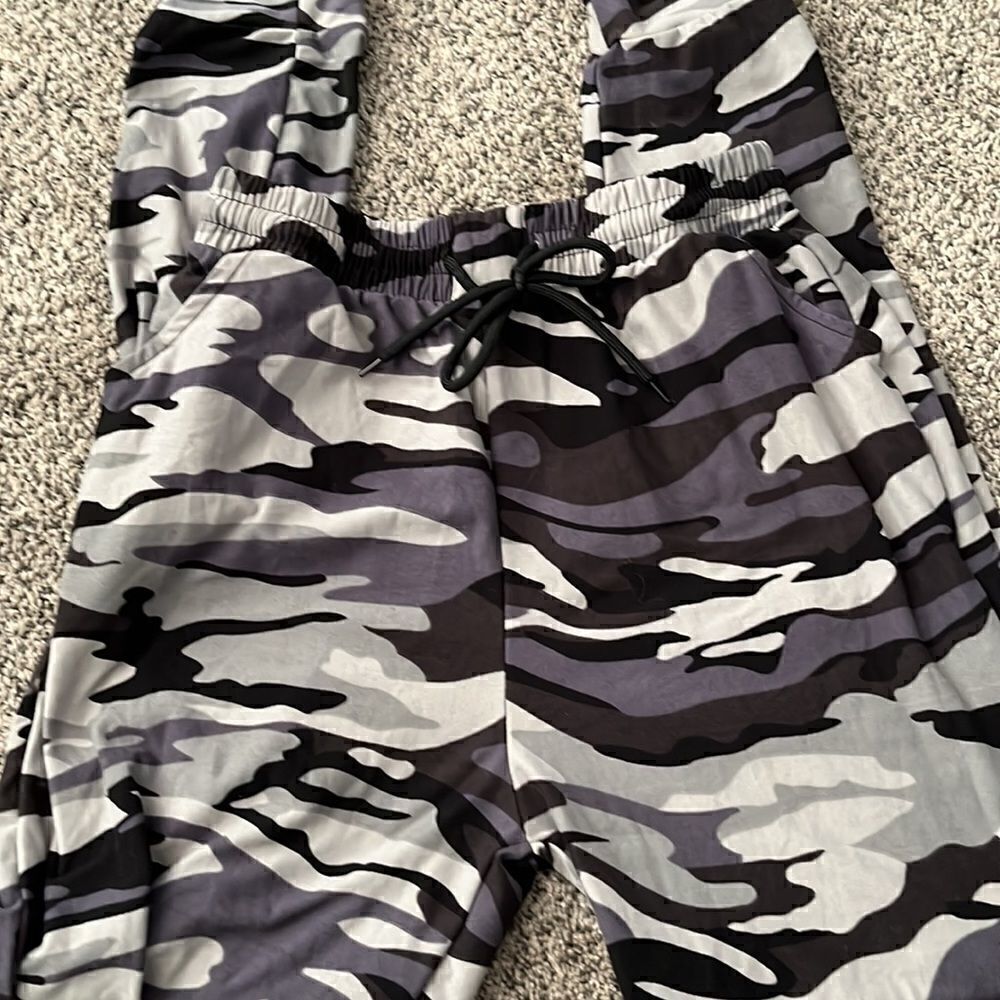 Gray camoflauge pants - S